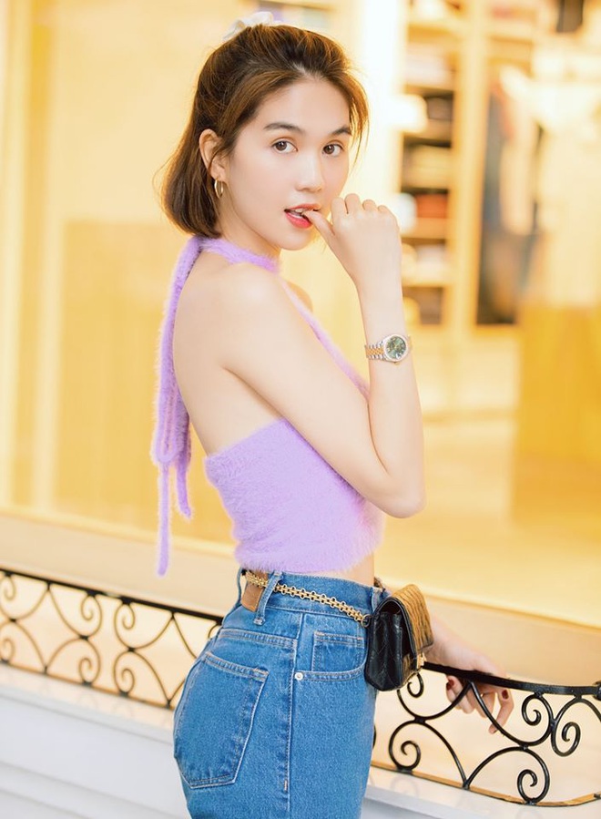 Ra ngoài mặc hở thế nào không biết, ở nhà với phụ huynh là Ngọc Trinh chuyên trị mấy bộ pyjama nhí nhảnh kín từ đầu đến chân  - Ảnh 4.