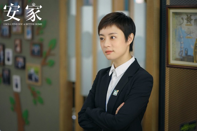 Style c&ocirc;ng sở của T&ocirc;n Lệ trong phim mới khiến d&acirc;n t&igrave;nh ph&acirc;n v&acirc;n: Người khen đẹp, người ch&ecirc; vừa xấu vừa dừ - Ảnh 5.
