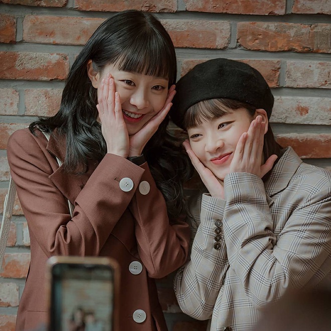Hậu trường Itaewon Class gây sốt: Màn đọ sắc hiếm của bộ 3 mỹ nhân cướp spotlight của nụ hôn Seo Joon dành cho Dami - Ảnh 4. Hậu trường Itaewon Class gây sốt: Màn đọ sắc hiếm của bộ 3 mỹ nhân cướp spotlight của nụ hôn Seo Joon dành cho Dami - Ảnh 4.
