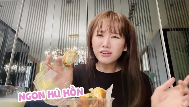 Mua món bánh mì đang cực hot về review nhưng vì quá thèm nên Hari Won đã ăn luôn trên đường đi - Ảnh 6.