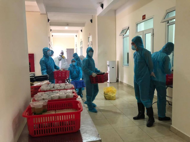Nữ du học sinh H&agrave; Lan v&agrave; chia sẻ về những ch&uacute; bộ đội trong 14 ng&agrave;y c&aacute;ch ly tập trung: C&aacute;i d&aacute;ng c&uacute;i gập người cảm ơn đồng b&agrave;o khiến ai cũng rơi nước mắt - Ảnh 4.