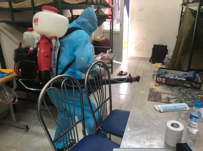 Nữ du học sinh H&agrave; Lan v&agrave; chia sẻ về những ch&uacute; bộ đội trong 14 ng&agrave;y c&aacute;ch ly tập trung: C&aacute;i d&aacute;ng c&uacute;i gập người cảm ơn đồng b&agrave;o khiến ai cũng rơi nước mắt - Ảnh 10.