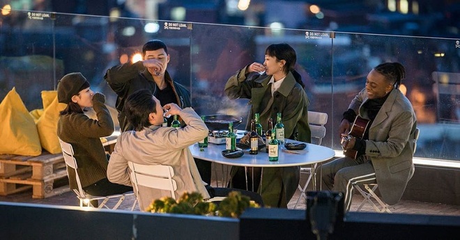 Hậu trường Itaewon Class gây sốt: Màn đọ sắc hiếm của bộ 3 mỹ nhân cướp spotlight của nụ hôn Seo Joon dành cho Dami - Ảnh 10.