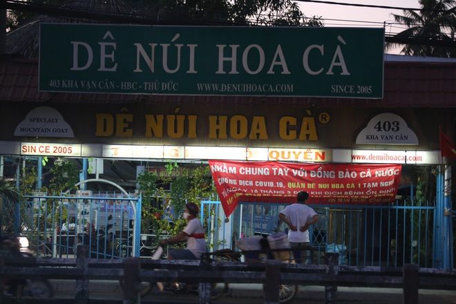 Nhà hàng, phòng gym, salon tóc, quán nhậu,... ở Sài Gòn đồng loạt đóng cửa theo chỉ thị để phòng dịch Covid-19 - Ảnh 11.