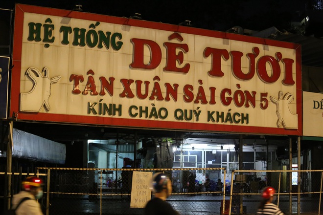 Nhà hàng, phòng gym, salon tóc, quán nhậu,... ở Sài Gòn đồng loạt đóng cửa theo chỉ thị để phòng dịch Covid-19 - Ảnh 18.