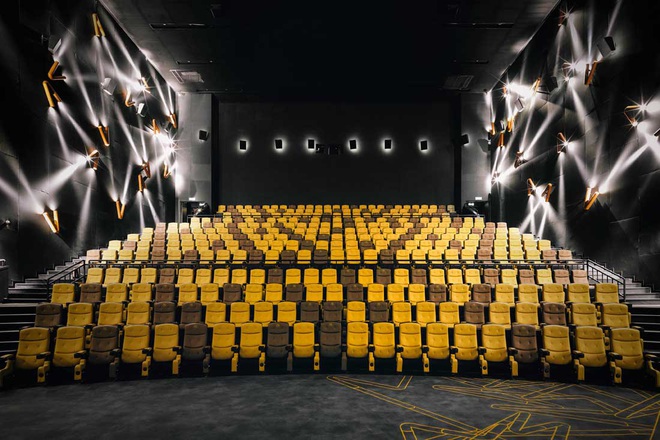 Hơn 500 rạp phim ở Trung Quốc mở trở lại, tái chiếu toàn bom tấn thế giới sau ảnh hưởng của COVID-19 - Ảnh 1.
