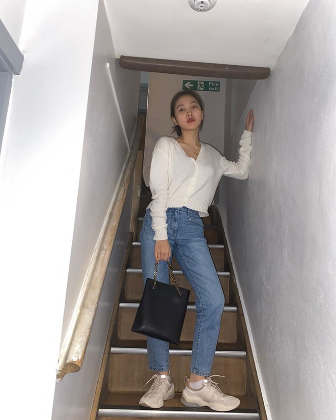 Thuộc team chân ngắn của Kpop nhưng Yeri (Red Velvet) vẫn mặc quần jeans siêu nuột, ra là có bí kíp cả - Ảnh 1.