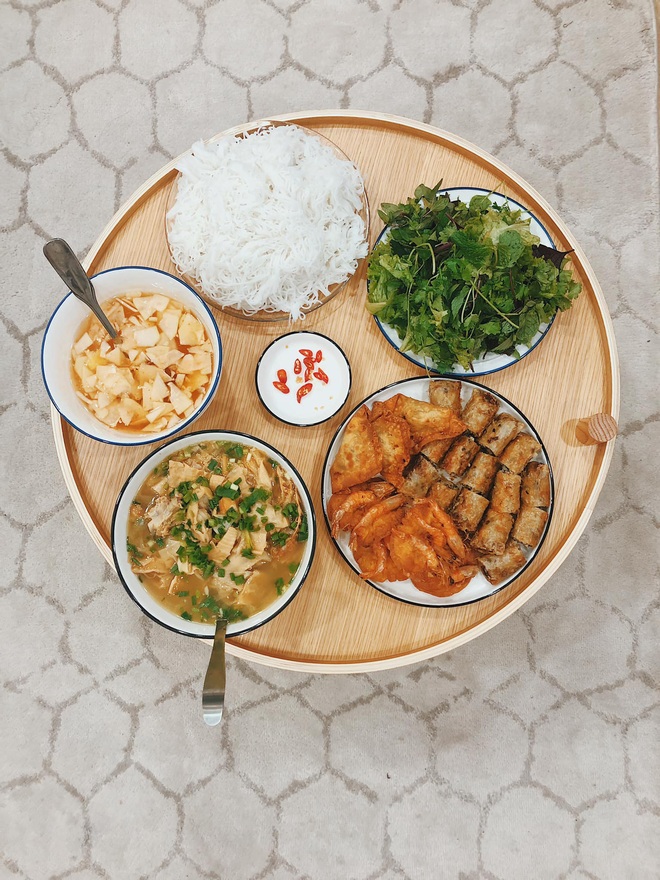 Ở nh&agrave; l&agrave;m việc online, một c&ocirc;ng ty liền tổ chức cuộc thi nấu ăn: ph&aacute;t hiện ra to&agrave;n đầu bếp ẩn dật trong văn ph&ograve;ng bấy l&acirc;u nay - Ảnh 9.