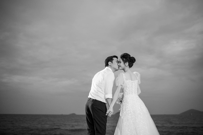 Trường Giang - Nhã Phương cuối cùng cũng tung trọn bộ ảnh đẹp trong lễ đính hôn bí mật tại bãi biển hơn 1 năm trước  - Ảnh 6.