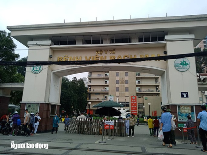 Yêu cầu gần 1.600 người đến Bệnh viện Bạch Mai khám chữa bệnh trong 10 ngày tự cách ly - Ảnh 2.