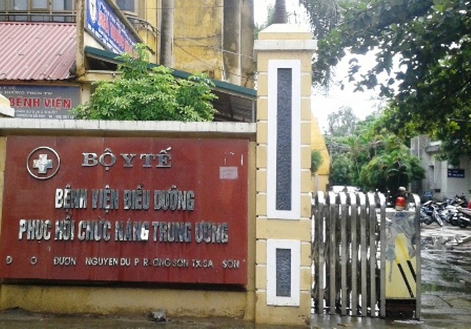 C&aacute;ch ly 1 thầy gi&aacute;o chăm s&oacute;c bố vợ nằm c&ugrave;ng ph&ograve;ng bệnh nh&acirc;n Covid-19 số 133 - Ảnh 1.