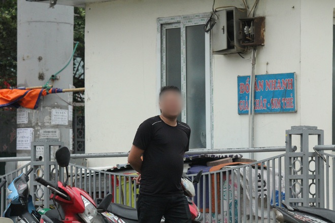 Ảnh: Sau trường hợp đầu tiên bị phạt, nhiều người dân ở Hà Nội vẫn không sử dụng khẩu trang tại nơi công cộng - Ảnh 12.