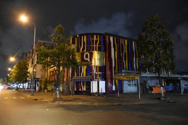 Hàng loạt hàng quán ở Đà Nẵng đóng cửa thực hiện lệnh giới nghiêm - Ảnh 11.