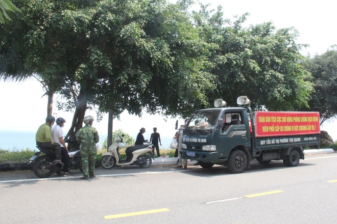 Hàng trăm người ở Đà Nẵng lên rừng tụ tập trong đợt cao điểm phòng chống dịch Covid-19 - Ảnh 2.