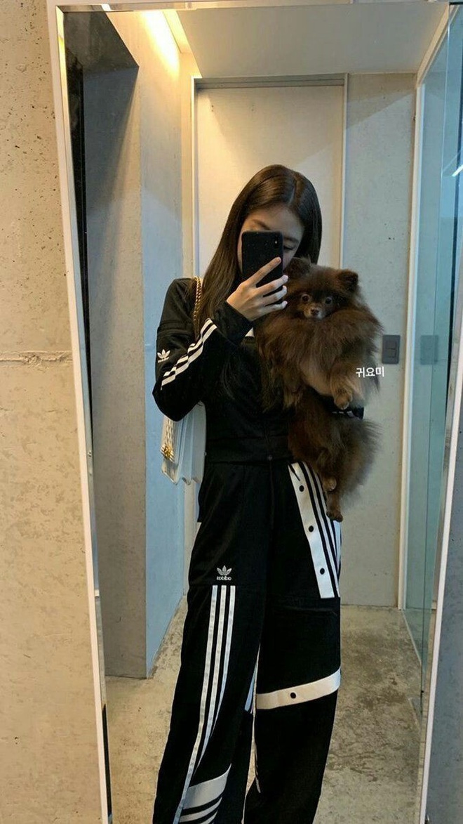 Ở nhà rảnh rỗi thì mặc đẹp rồi selfie trước gương như Jennie là hết chán, lại có thêm loạt ảnh sống ảo khoe thiên hạ  - Ảnh 7.