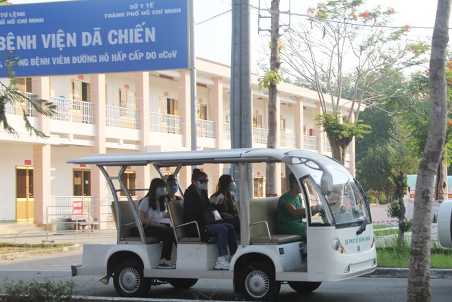 Được chữa khỏi Covid-19, nữ du học sinh TP.HCM tự tay làm quà tặng bác sĩ: Ở đây tuyệt lắm ạ, giống như một gia đình vậy - Ảnh 12.