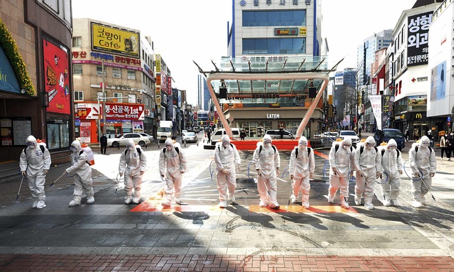 Hàn Quốc: 31 người đã tử vong, gần 5200 trường hợp xác nhận nhiễm virus corona - Ảnh 2.