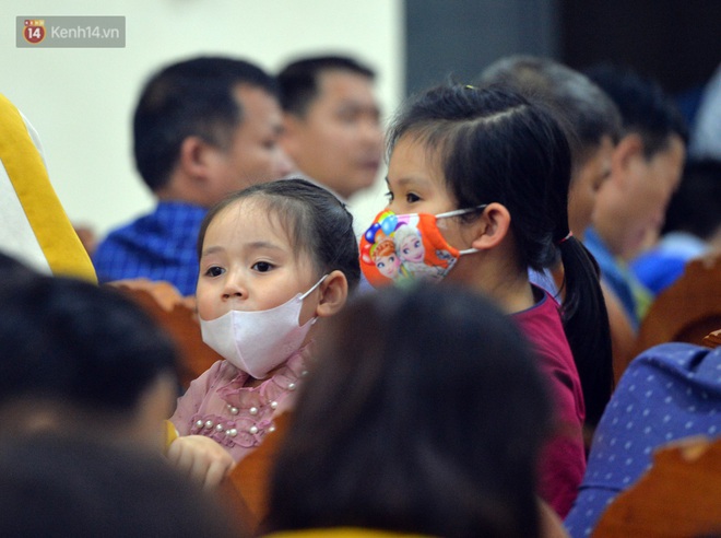 Thư ngỏ của b&aacute;c sĩ viện Tai Mũi Họng TW: Xin đồng b&agrave;o đừng đeo khẩu trang y tế mỗi khi ra khỏi nh&agrave; nữa! Khẩu trang vải th&ocirc;ng thường l&agrave; đủ rồi - Ảnh 2.