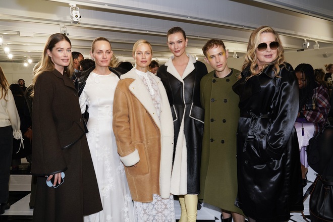 Dự đ&uacute;ng 1 show thời trang, Lisa vẫn l&agrave; sao &Aacute; duy nhất được Harpers Bazaar &Uacute;c xướng t&ecirc;n trong danh s&aacute;ch kh&aacute;ch mời front row chất nhất m&ugrave;a n&agrave;y - Ảnh 7.