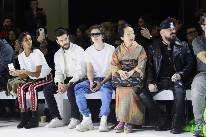 Dự đ&uacute;ng 1 show thời trang, Lisa vẫn l&agrave; sao &Aacute; duy nhất được Harpers Bazaar &Uacute;c xướng t&ecirc;n trong danh s&aacute;ch kh&aacute;ch mời front row chất nhất m&ugrave;a n&agrave;y - Ảnh 6.