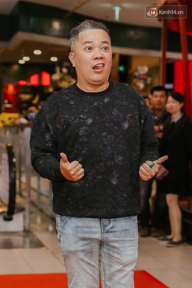 L&acirc;u rồi showbiz kh&ocirc;ng trẩy hội, d&acirc;n l&agrave;ng tấp nập &aacute;o quần xuất hiện tại thảm đỏ Nắng 3 - Ảnh 12.