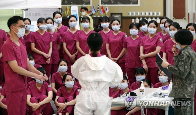 Hàn Quốc: 31 người đã tử vong, gần 5200 trường hợp xác nhận nhiễm virus corona - Ảnh 3.