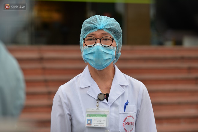 Bệnh nhân 24 rơm rớm nước mắt trong ngày khỏi bệnh: Tôi từng nghĩ mình đã cận kề cái chết, nhưng các bác sĩ Việt Nam đã cứu tôi - Ảnh 9.