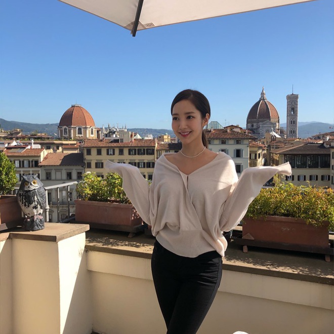 Lên đồ đỉnh cao phải như Park Min Young: Diện toàn đồ kín mà vẫn khéo khoe body chuẩn từng milimet mới tài - Ảnh 3.