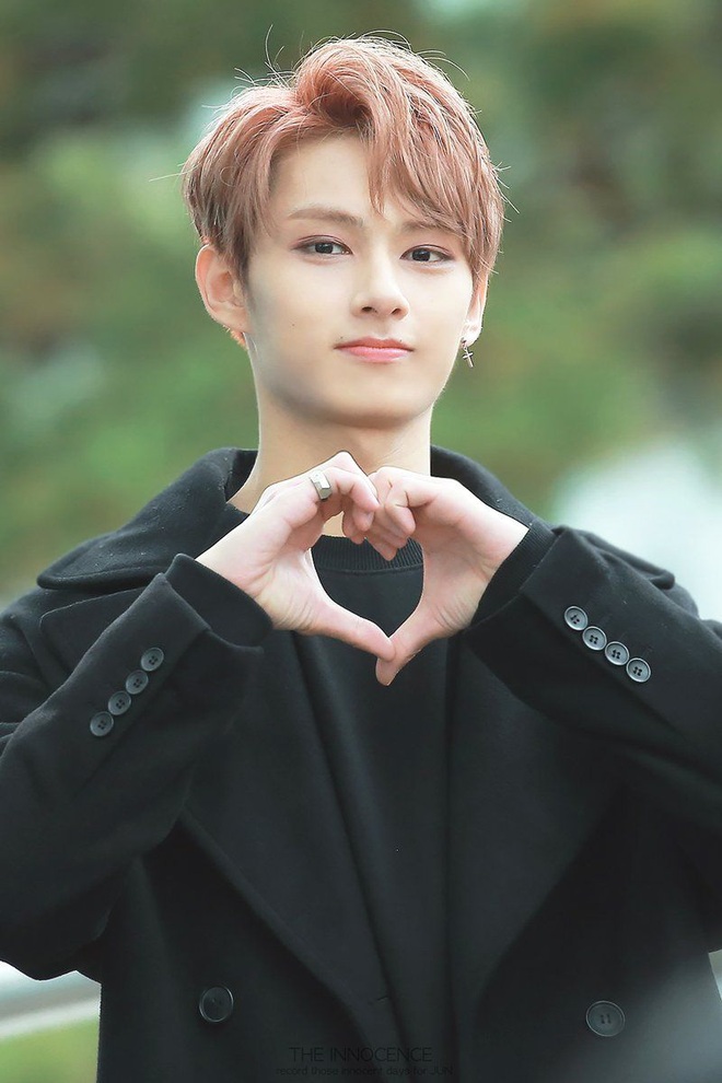 Sao H&agrave;n giống nhau kh&ocirc;ng lạ, nhưng nh&igrave;n như copy & paste thế n&agrave;y th&igrave; đ&uacute;ng l&agrave; hiếm c&oacute; trong Kbiz - Ảnh 7.