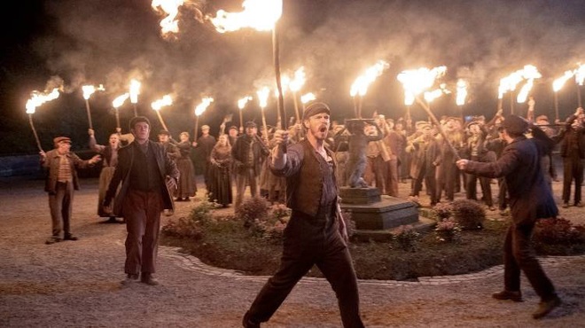 Spotlight Netflix th&aacute;ng 3 rọi thẳng v&agrave;o m&agrave;n trở lại của Kingdom 2: Thế tử Joo Ji Hoon c&oacute; bị zombie h&agrave;nh cho ra b&atilde; kh&ocirc;ng đ&acirc;y? - Ảnh 10.