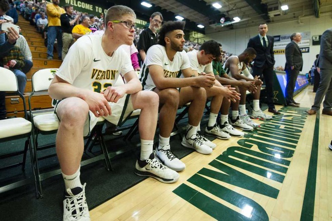 Josh Speidel: Ch&agrave;ng tuyển thủ b&oacute;ng rổ đặc c&aacute;ch v&agrave; h&agrave;nh tr&igrave;nh trở lại phi thường sau một tai nạn kinh ho&agrave;ng tưởng chừng như đ&atilde; lấy đi tất cả - Ảnh 2.