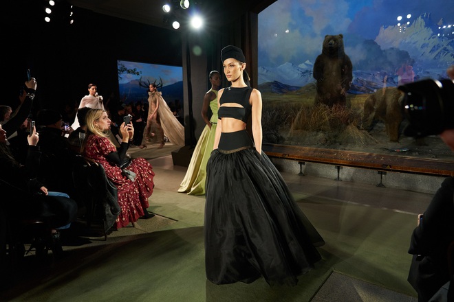 7 BST xứng danh BEST của New York Fashion Week: Lọt thỏm một cái tên mới toanh từng khiến Lady Gaga bật khóc - Ảnh 10.