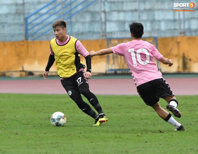 Đ&igrave;nh Trọng đi t&aacute;i kh&aacute;m, chắc chắn kh&ocirc;ng thi đấu trận khai m&agrave;n V.League 2020: CLB H&agrave; Nội đặt niềm tin v&agrave;o bộ đ&ocirc;i tuyển thủ U23 - Ảnh 4.