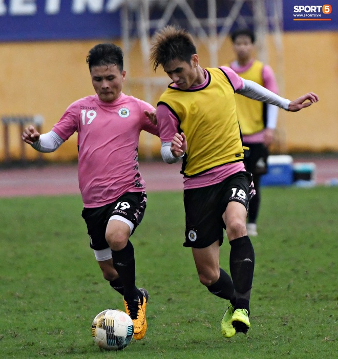 Đ&igrave;nh Trọng đi t&aacute;i kh&aacute;m, chắc chắn kh&ocirc;ng thi đấu trận khai m&agrave;n V.League 2020: CLB H&agrave; Nội đặt niềm tin v&agrave;o bộ đ&ocirc;i tuyển thủ U23 - Ảnh 3.