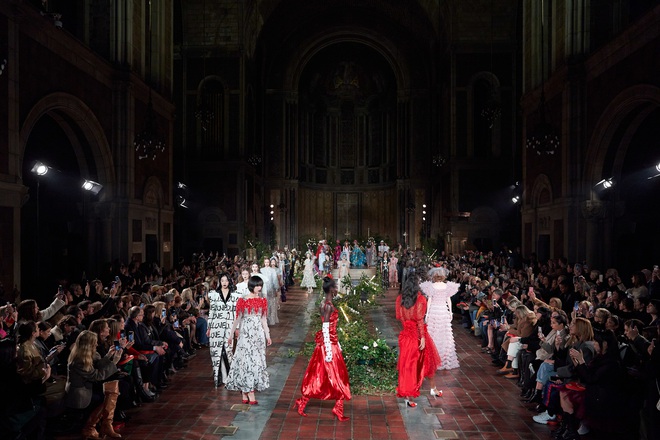 7 BST xứng danh BEST của New York Fashion Week: Lọt thỏm một cái tên mới toanh từng khiến Lady Gaga bật khóc - Ảnh 8.