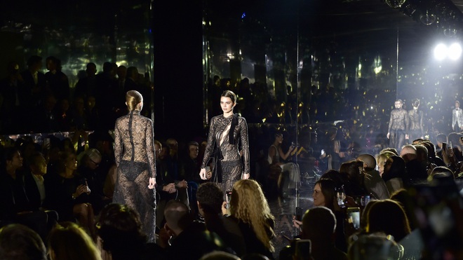 7 BST xứng danh BEST của New York Fashion Week: Lọt thỏm một cái tên mới toanh từng khiến Lady Gaga bật khóc - Ảnh 4.