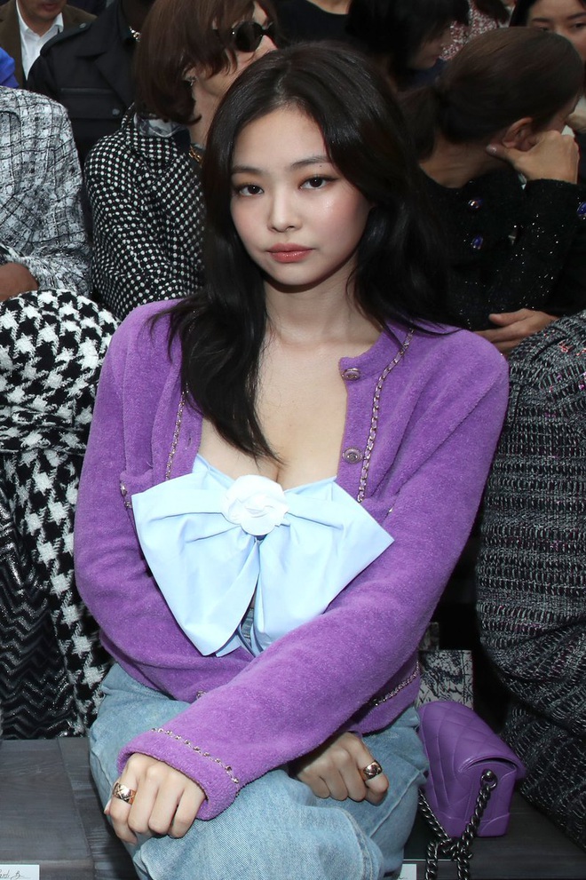 Jennie e dè khi ngồi cạnh TBT Vogue Anna Wintour tại show Chanel: Ngượng ngùng đến tay chân dư thừa, chuẩn fan girl khi gặp thần tượng - Ảnh 6.