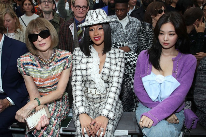 Jennie e dè khi ngồi cạnh TBT Vogue Anna Wintour tại show Chanel: Ngượng ngùng đến tay chân dư thừa, chuẩn fan girl khi gặp thần tượng - Ảnh 5.