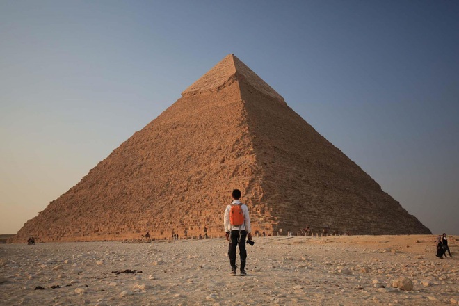 Hình ảnh được cho là diện mạo gốc của kim tự tháp Ai Cập khi vừa xây xong, hoá ra lại có màu trắng lấp lánh như kim cương? - Ảnh 1.