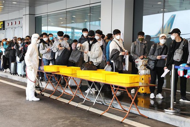 Gần 1.800 c&ocirc;ng d&acirc;n từ H&agrave;n Quốc về s&acirc;n bay V&acirc;n Đồn được c&aacute;ch ly - Ảnh 1.