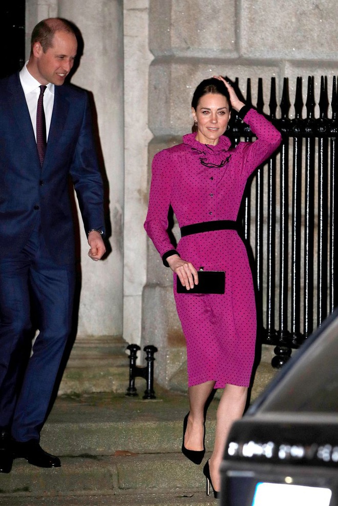 C&ocirc;ng nương Kate hạ đo v&aacute;n em d&acirc;u Meghan khi lần đầu ti&ecirc;n diện bộ đồ cũ đặc biệt, đẹp chẳng k&eacute;m mẹ chồng Diana khi xưa - Ảnh 1.