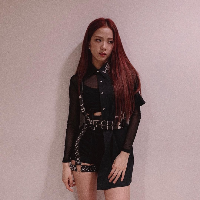 Để hoài kiểu tóc dài rẽ ngôi nhưng Jisoo (Black Pink) có ít nhất 4 cách biến tấu để visual luôn xuất sắc chứ chẳng hề nhạt nhẽo - Ảnh 7.