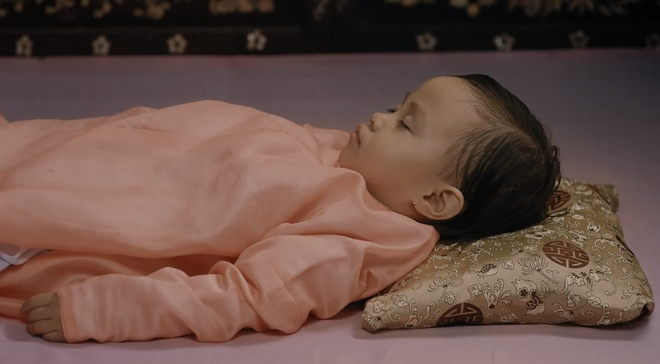 Hiệu Nguyệt Hồng Đ&agrave;o đau đớn mất con, kẻ s&aacute;t nh&acirc;n gọi t&ecirc;n Trắc cơ Hồng V&acirc;n nhưng tr&ugrave;m cuối ch&iacute;nh l&agrave; Th&aacute;i Ho&agrave;ng Th&aacute;i Hậu ở tập 1 Phượng Khấu? - Ảnh 4.