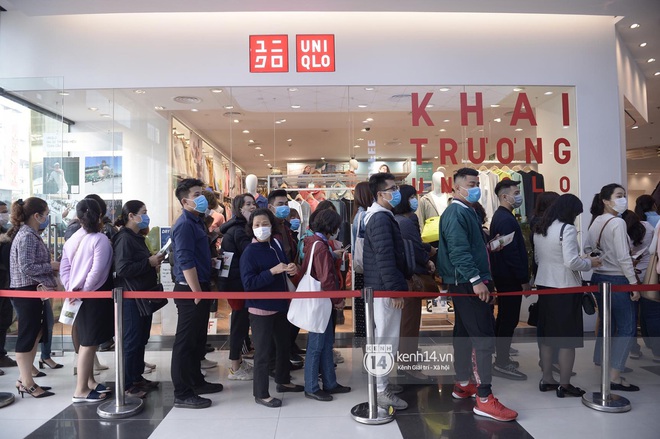 UNIQLO khai trương tại Hà Nội: Cực nhiều món đẹp xịn giá 249k - 499k khiến khách mua nhiều bill khủng, xếp hàng ngày một đông - Ảnh 20.