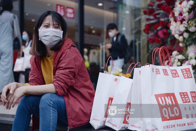 Uniqlo Now Has Reusable Canvas Tote Bags