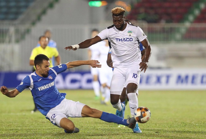 Tuấn Anh buồn xo v&igrave; kh&ocirc;ng được c&ugrave;ng đồng đội HAGL mở m&agrave;n thắng lợi tại V.League 2020 - Ảnh 7.