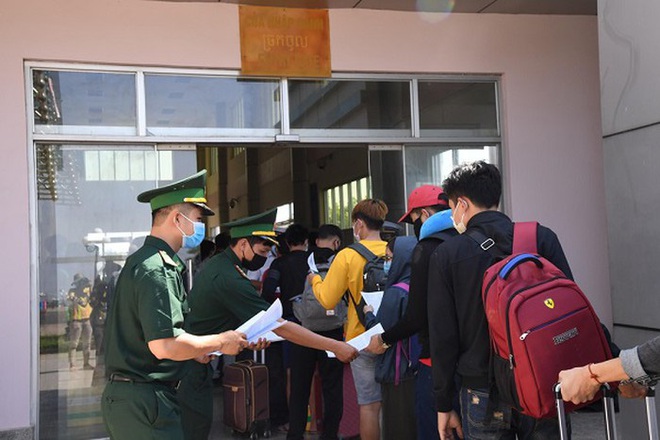 Việt Nam quyết định áp dụng tờ khai y tế điện tử với người nhập cảnh từ Campuchia - Ảnh 1.