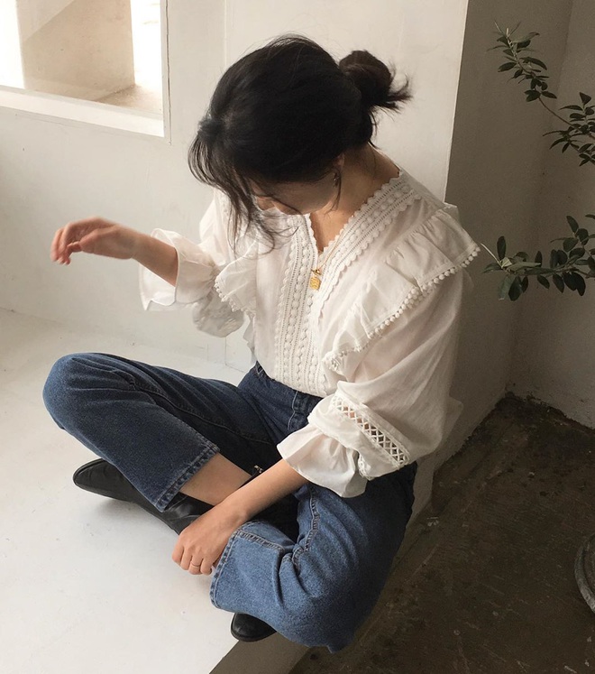 Áo blouse kiểu quý tộc đang được hội chị em sao Hàn mê mệt, bánh bèo là thế nhưng lên đồ lại sang chảnh khó tin - Ảnh 3.