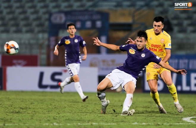 Cầu thủ Hà Nội FC có hành động đẹp tri ân Duy Mạnh trong ngày đánh bại Nam Định FC - Ảnh 8.