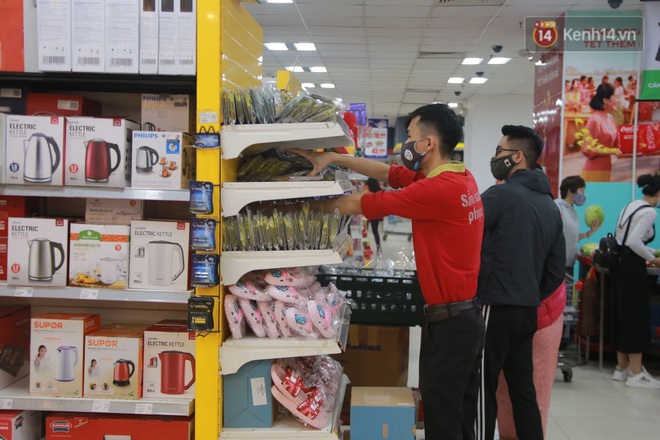 Nhiều siêu thị bổ sung thần tốc nhu yếu phẩm, đảm bảo đủ cung ứng cho người dân Hà Nội - Ảnh 3.